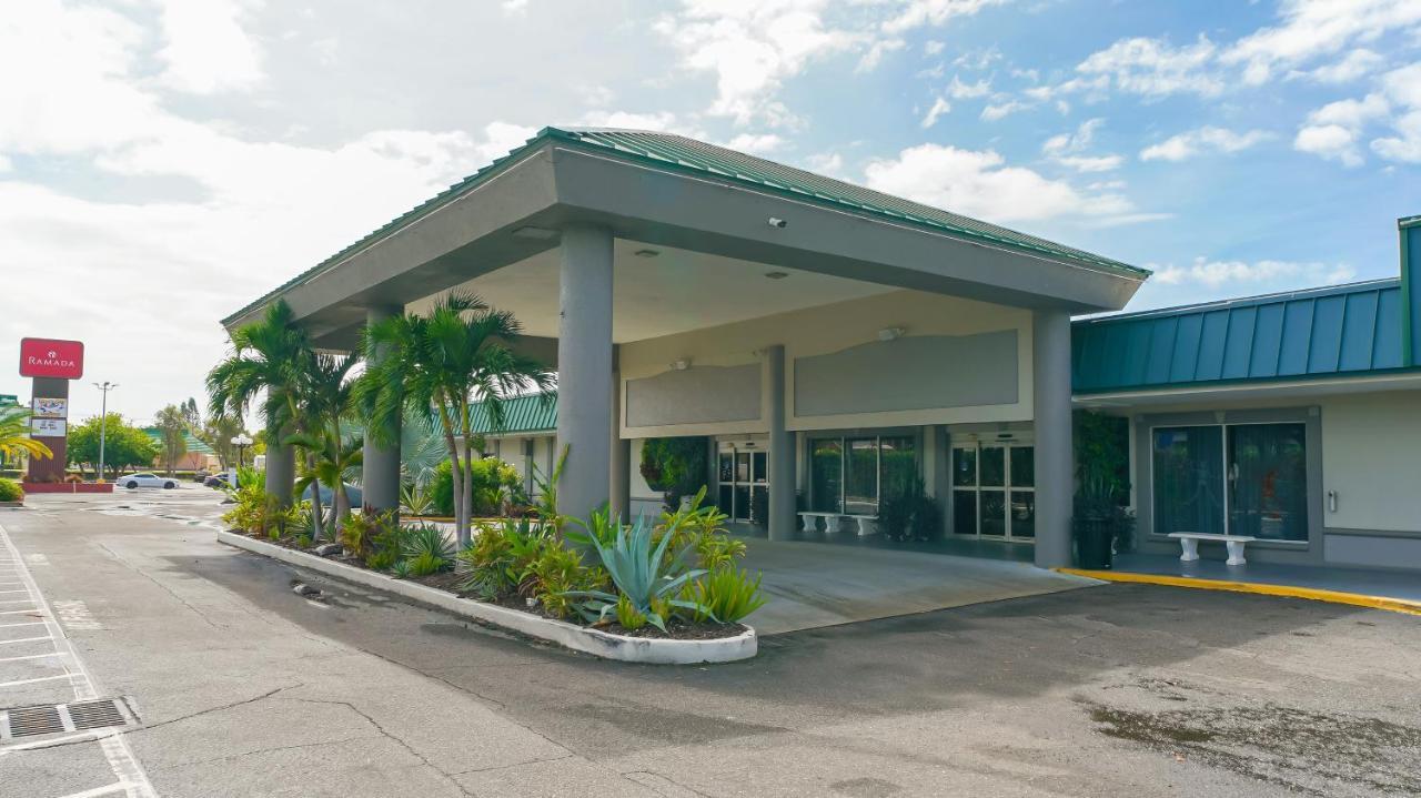 Waterfront Room, Heated Pool, Tiki Bar & Grill South Bradenton Екстер'єр фото