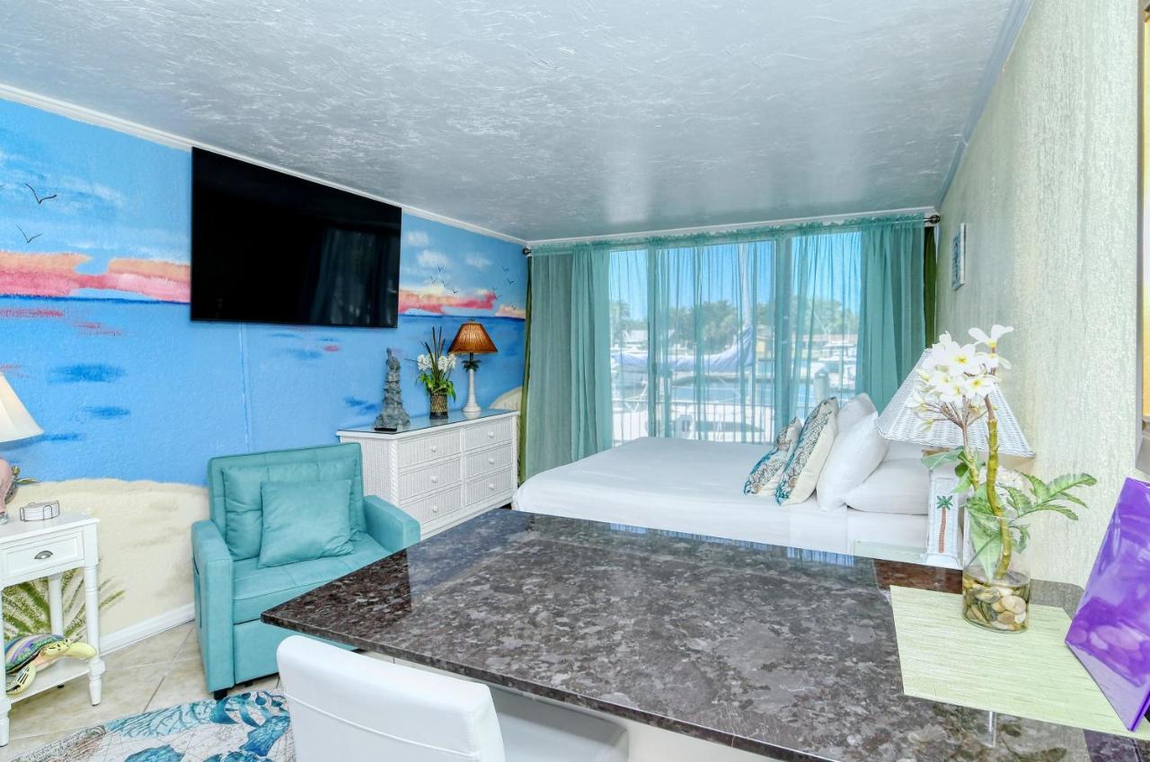 Waterfront Room, Heated Pool, Tiki Bar & Grill South Bradenton Екстер'єр фото