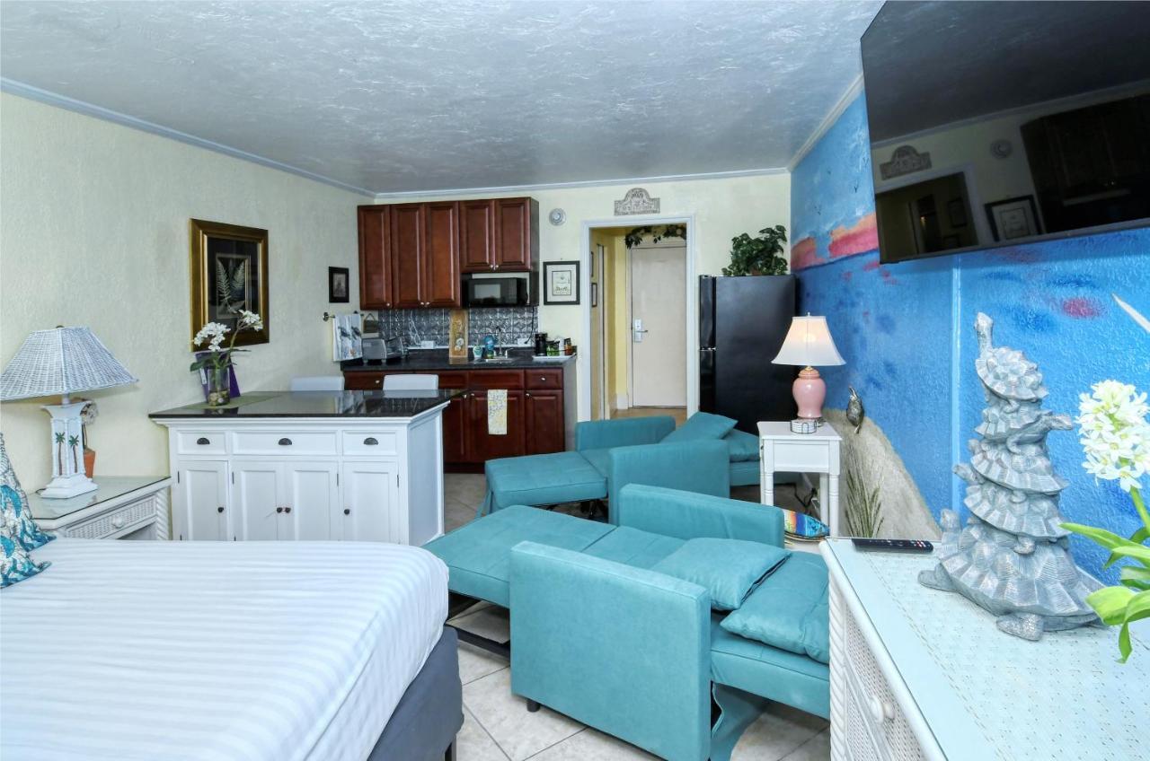 Waterfront Room, Heated Pool, Tiki Bar & Grill South Bradenton Екстер'єр фото