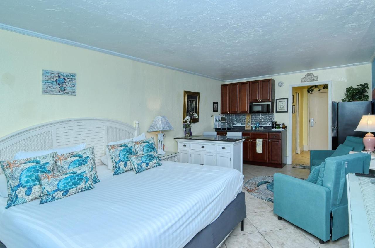 Waterfront Room, Heated Pool, Tiki Bar & Grill South Bradenton Екстер'єр фото