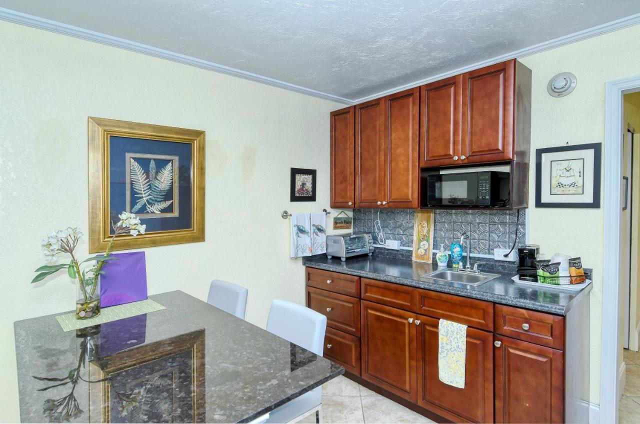 Waterfront Room, Heated Pool, Tiki Bar & Grill South Bradenton Екстер'єр фото
